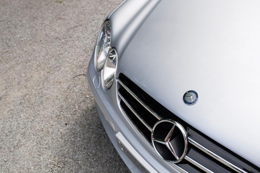 Детали экстерьера Mercedes-Benz CLK-Class AMG DTM Cabriolet (A209) 2006 года  (фото 5 из 58)